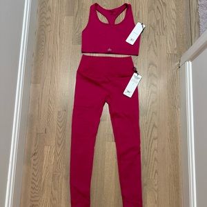 ALO YOGA : SEAMLESS HIGH-WAIST RIBBED LEGGING & SEAMLESS RIBBED BRA